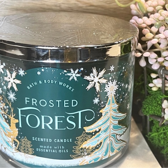 Bath & Body Works 3-wick candle | Frosted Forest | NWT - Picture 3 of 4